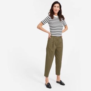 Everlane The Slouchy Chino Pant in Army Green